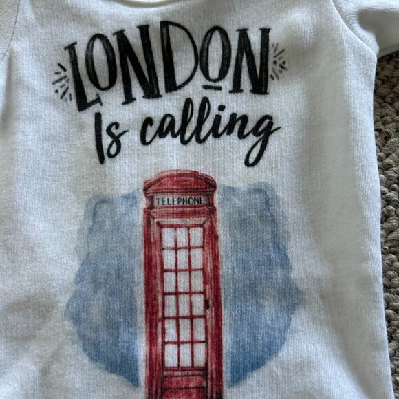 🎀 3 for $25 🎀 Laughing Giraffe Onesie 0-3 Months London Phone Booth - Picture 2 of 4